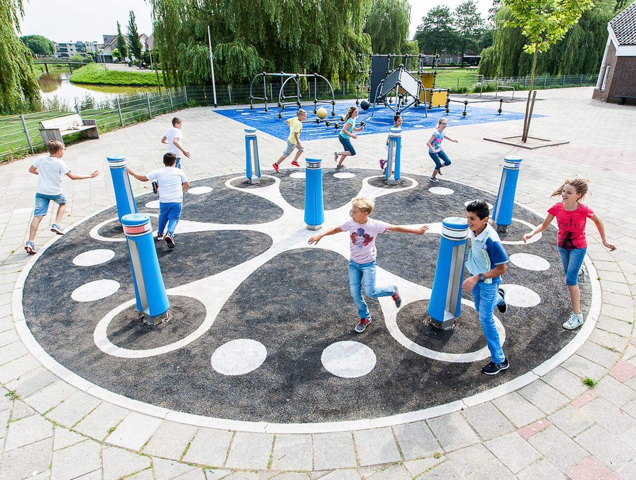 Julianaschool2014_children-playground_(c)Lappset